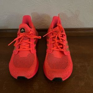 Adidas ultra boost. Barely worn, ready to reposh!